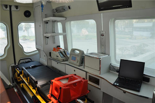 建德县救护车内部